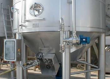 Применение насоса TCD компании Tecnicapompe на вертикальном винификаторе